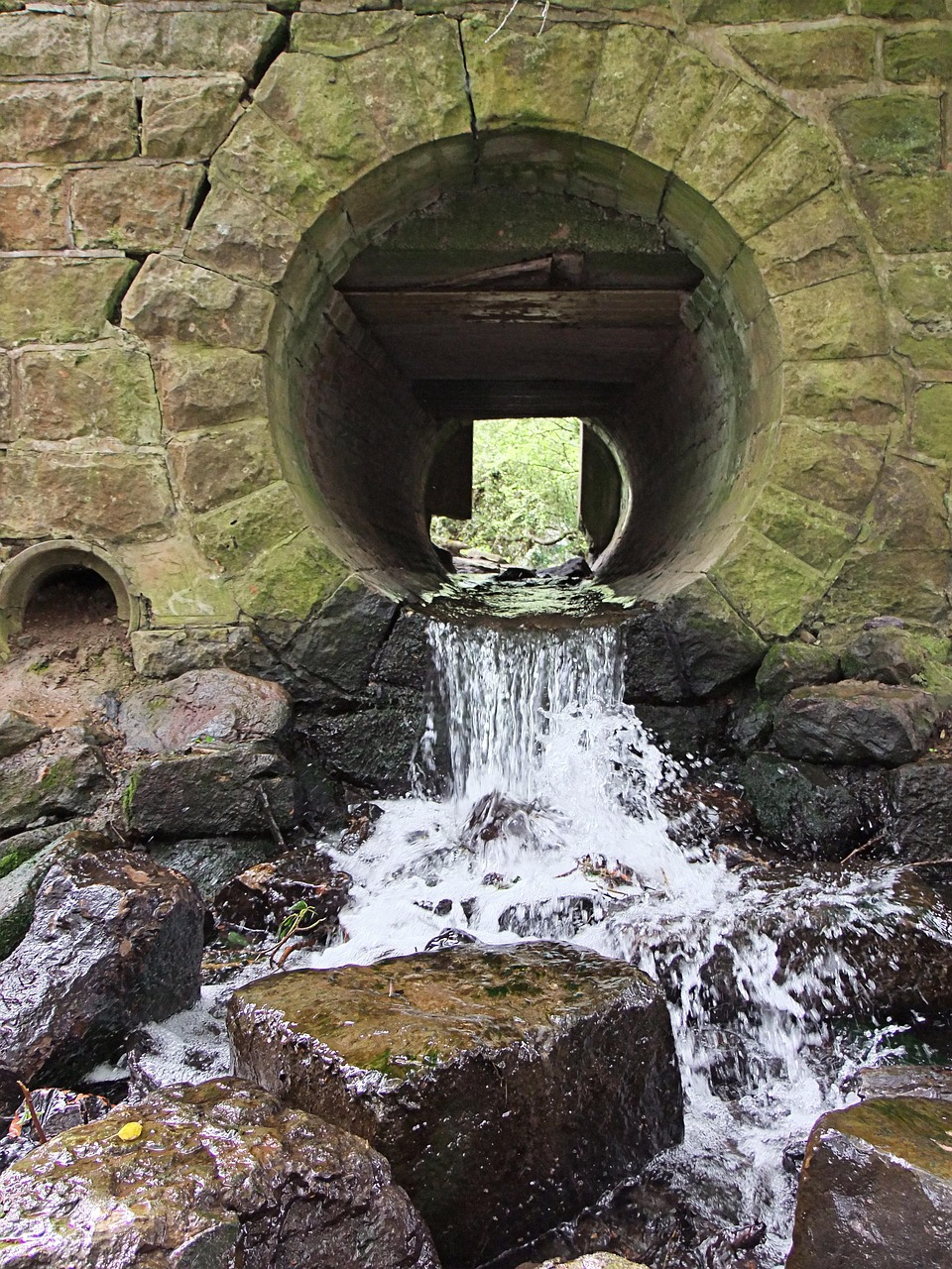 tunnel with waste water stream